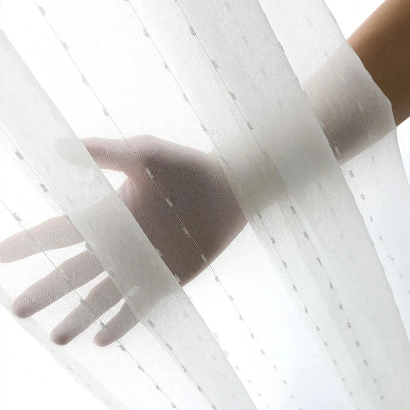 Voile-Gardine mit feiner Punkt-Stickerei