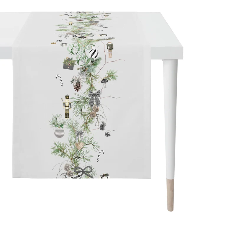 APELT 8110 Tischläufer Wintermotiv mit Lärchenzweigen, Nussknackern und weihnachtlichen Motiven