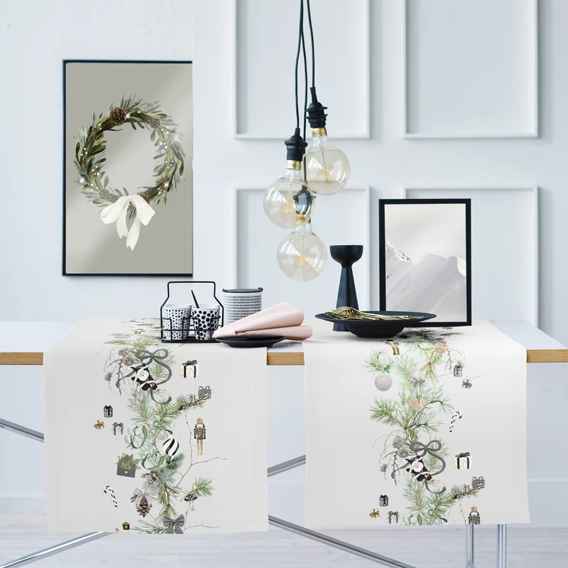 APELT 8110 Kissen Wintermotiv mit Lärchenzweigen, Nussknackern und weihnachtlichen Motiven
