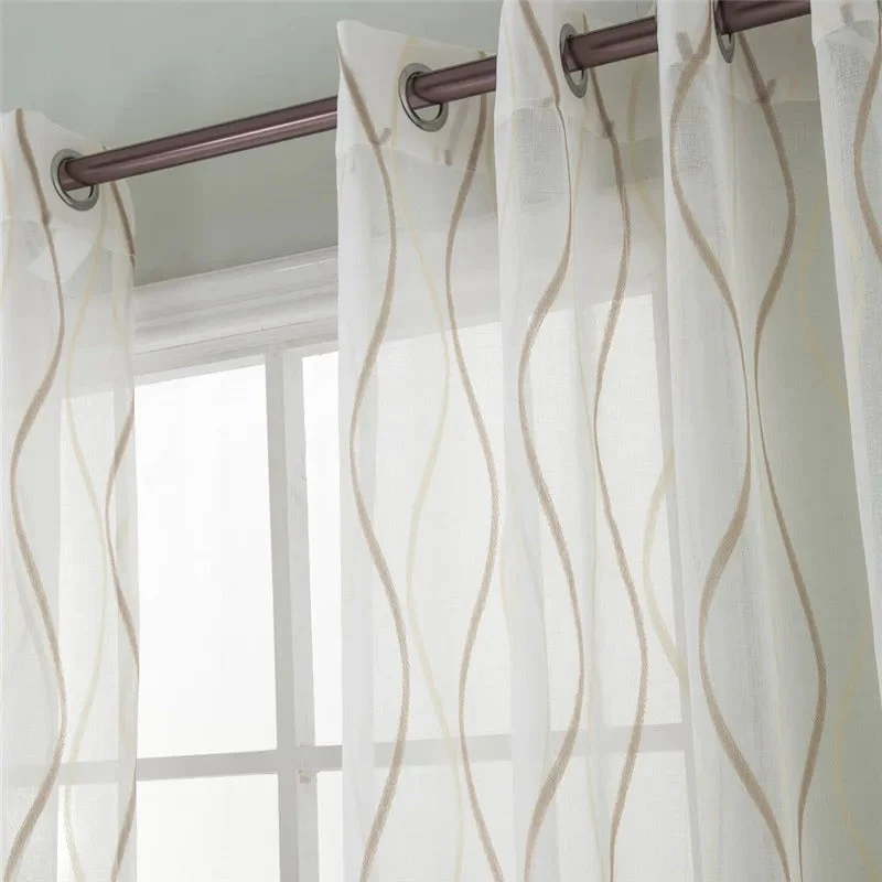 Gardine mit gewelltem Linienmuster modern