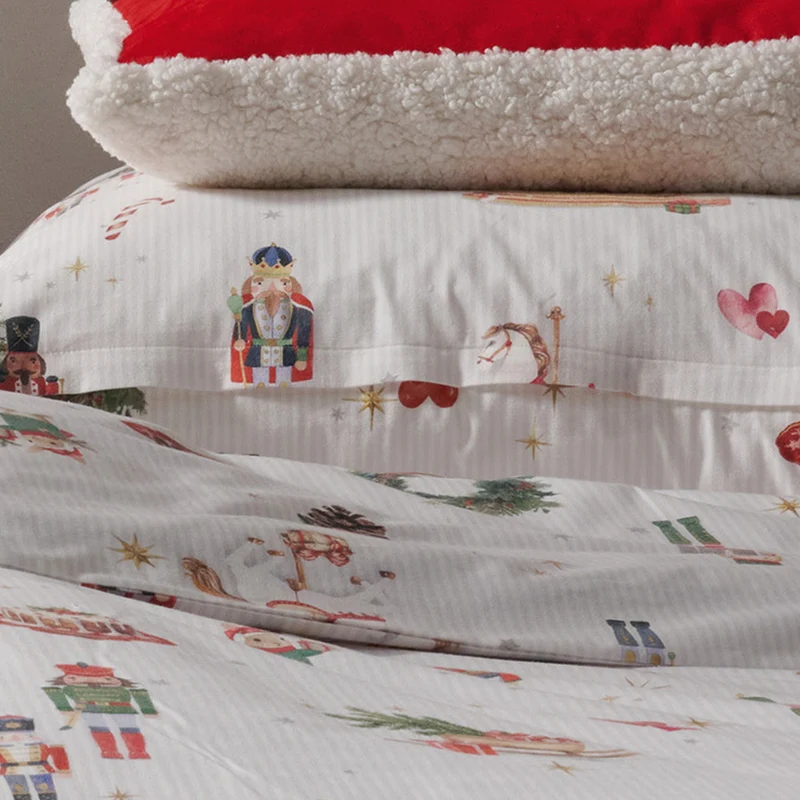 APELT Noel Bettwäsche Flanell Weihnachts- und Wintermotive auf zarten Wäschestreifen