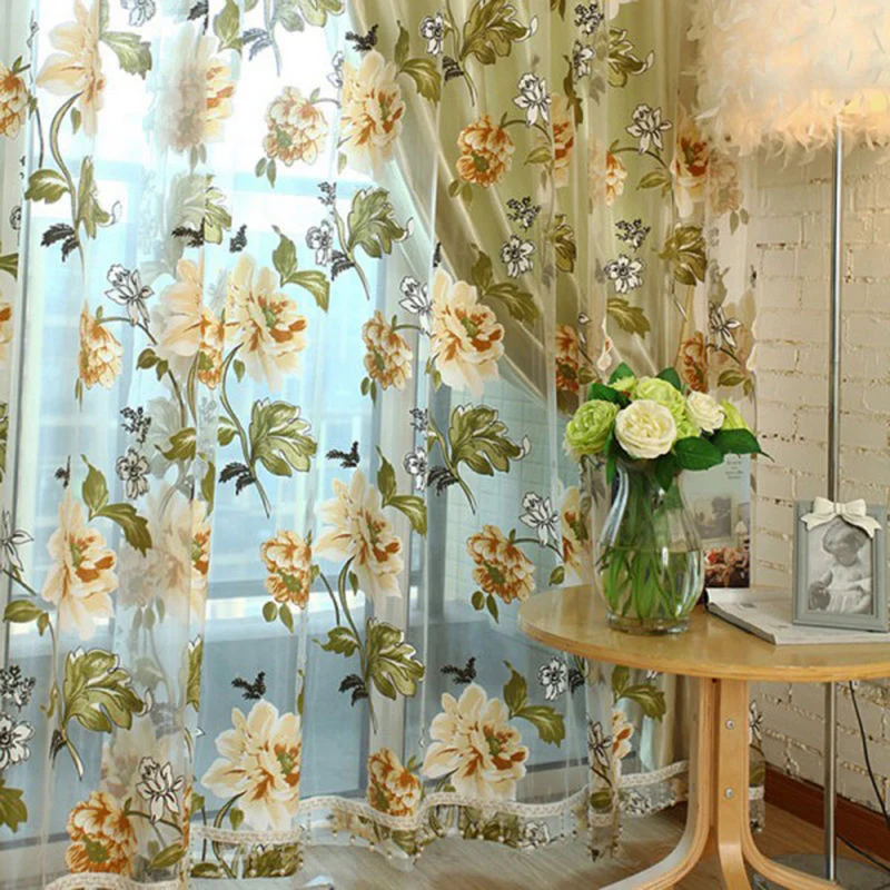 Leichter Voile-Vorhang mit großem Blumenmuster