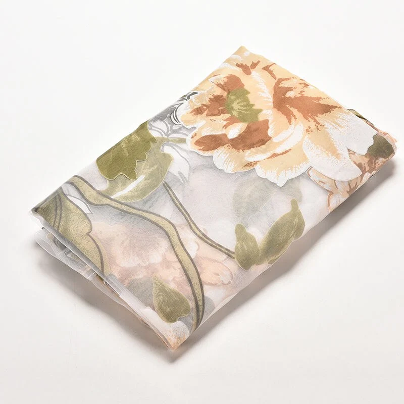 Leichter Voile-Vorhang mit großem Blumenmuster