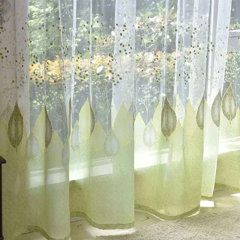 Transparenter Vorhang mit modernem Blatt-Motiv