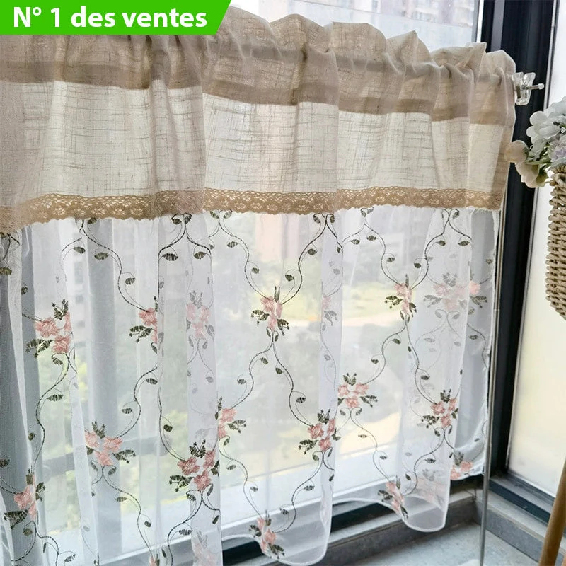 Scheibengardine im Landhausstil mit Blumen