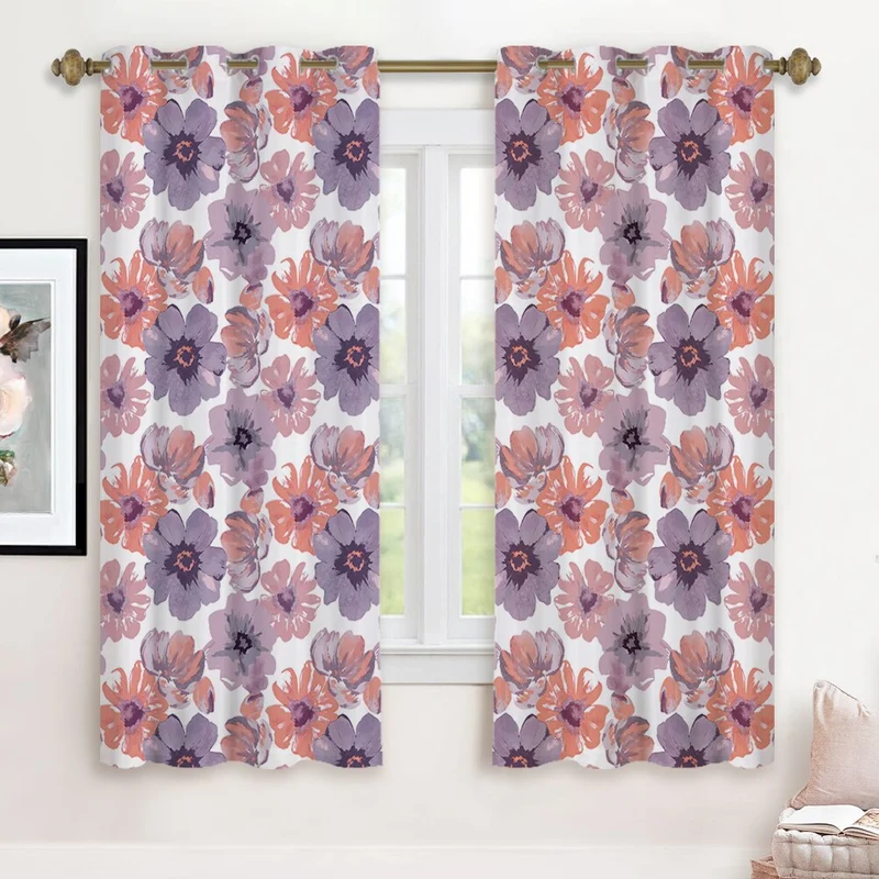 Vorhang mit buntem Blumenmuster