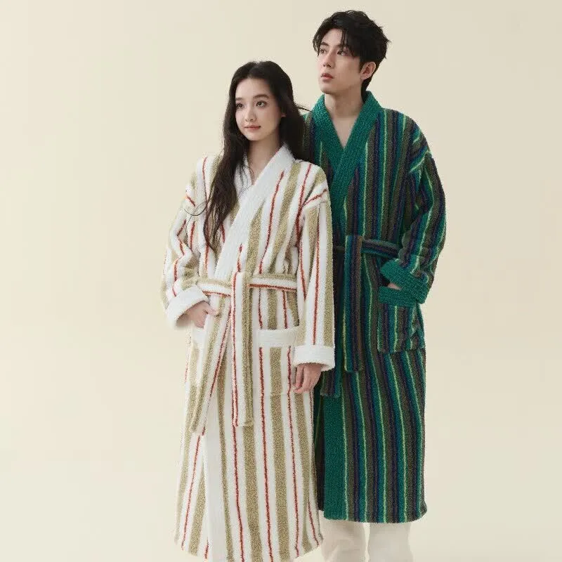 Langer, gestreifter Kimono-Bademantel aus Fleece