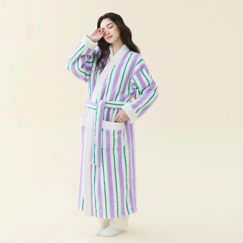 Langer, gestreifter Kimono-Bademantel aus Fleece