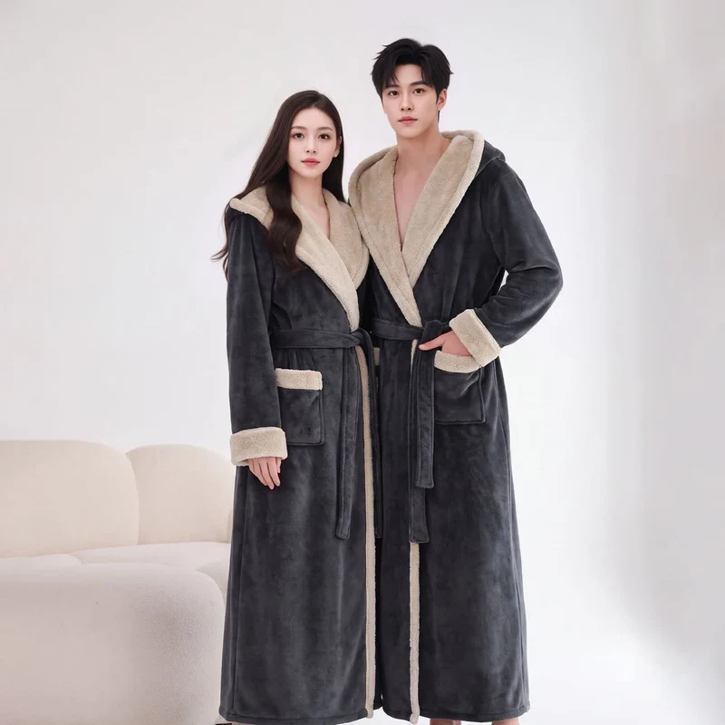 Kuscheliger langer Bademantel mit Kapuze und Sherpa-Fleece