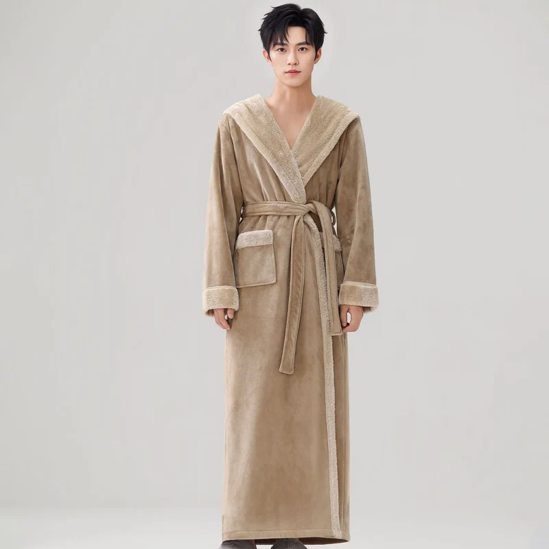 Kuscheliger langer Bademantel mit Kapuze und Sherpa-Fleece