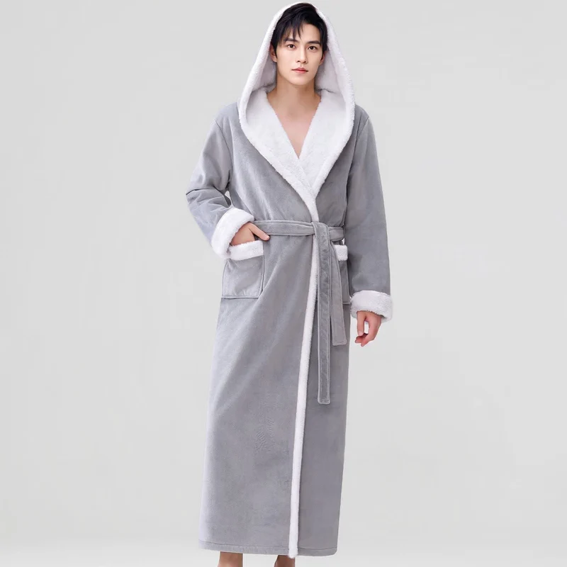Kuscheliger langer Bademantel mit Kapuze und Sherpa-Fleece