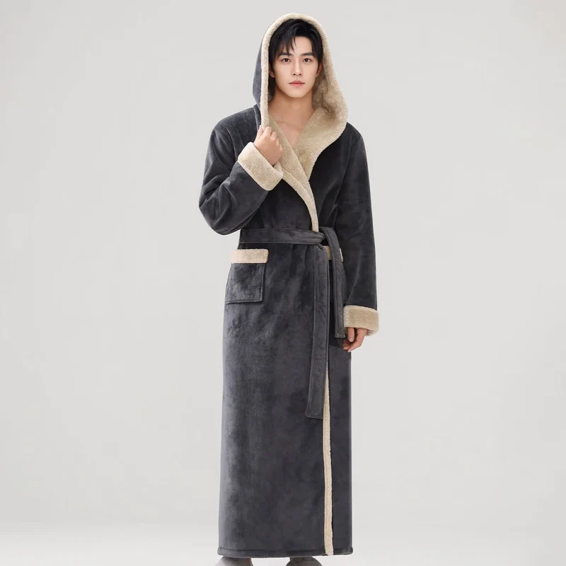 Kuscheliger langer Bademantel mit Kapuze und Sherpa-Fleece