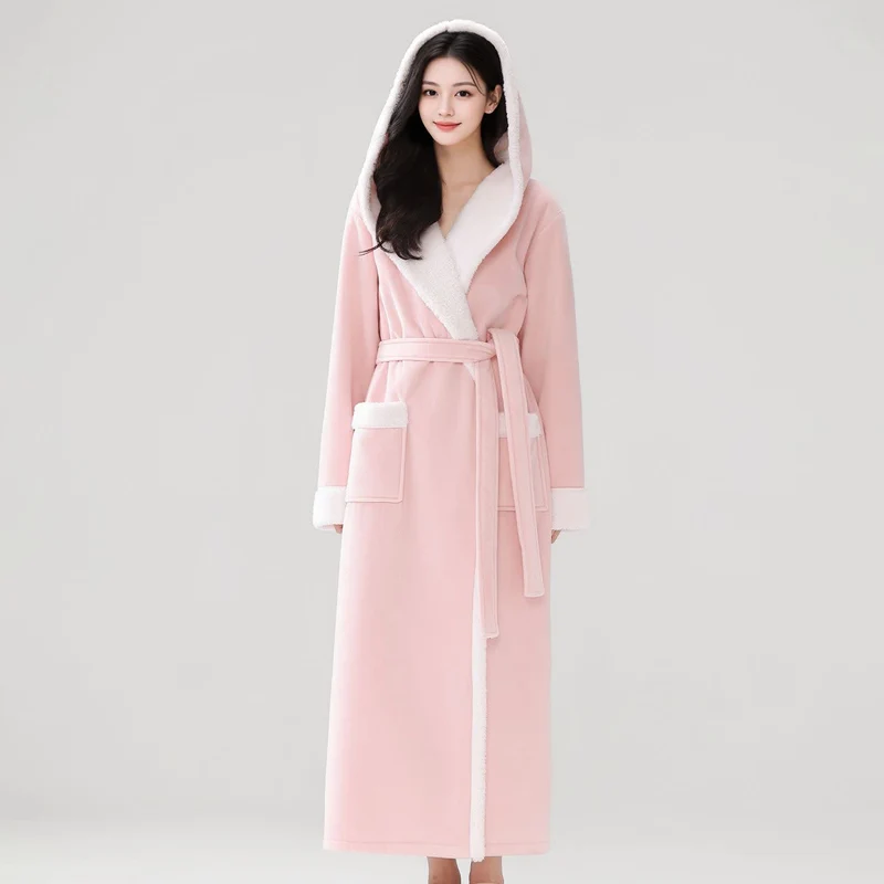 Kuscheliger langer Bademantel mit Kapuze und Sherpa-Fleece