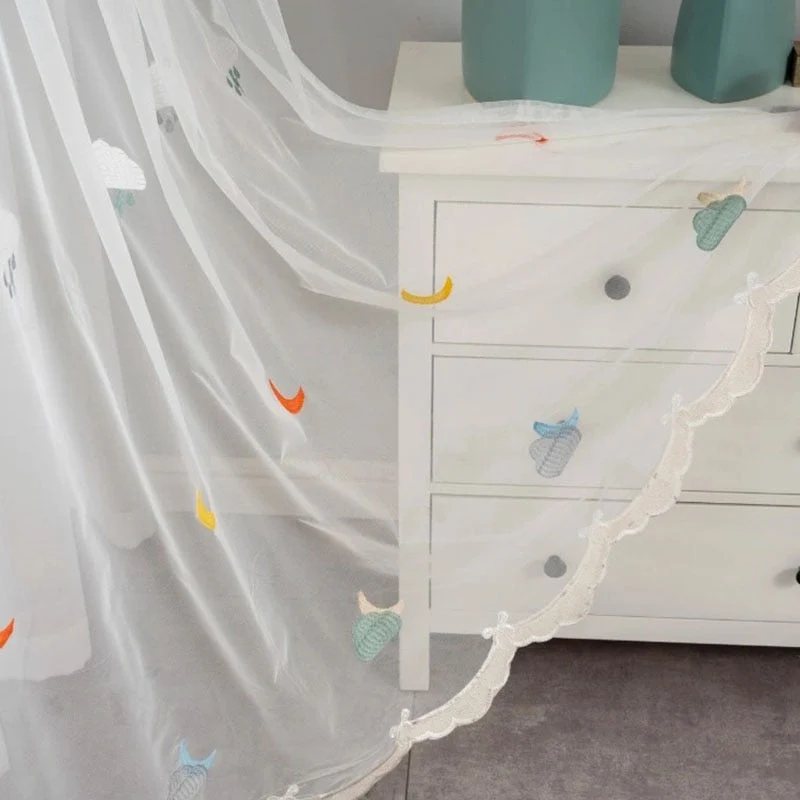 Kinderzimmer Voile-Vorhang mit bunter Stickerei