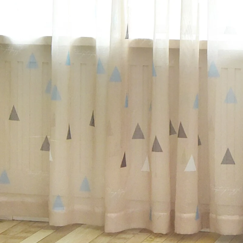 Voile Vorhang mit geometrischem Muster