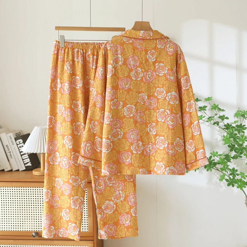 Schlafanzug-Set aus Baumwolle mit orangefarbenen Rosen