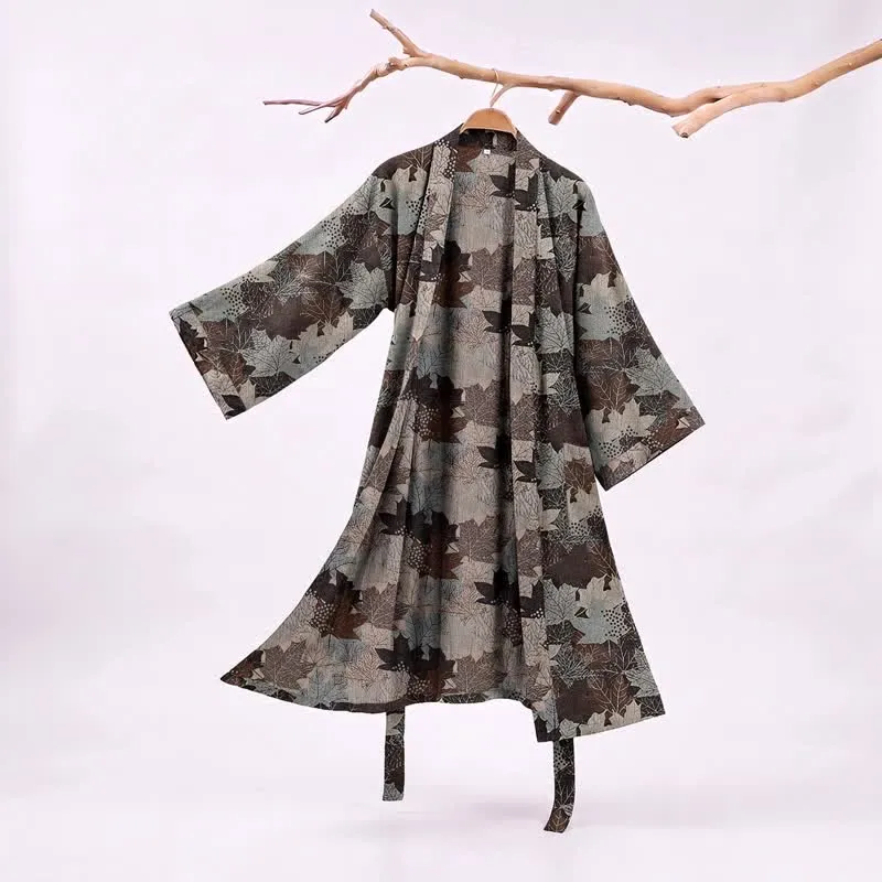 Kimono-Bademantel aus Baumwolle mit Ahornblattmuster für den Herbst