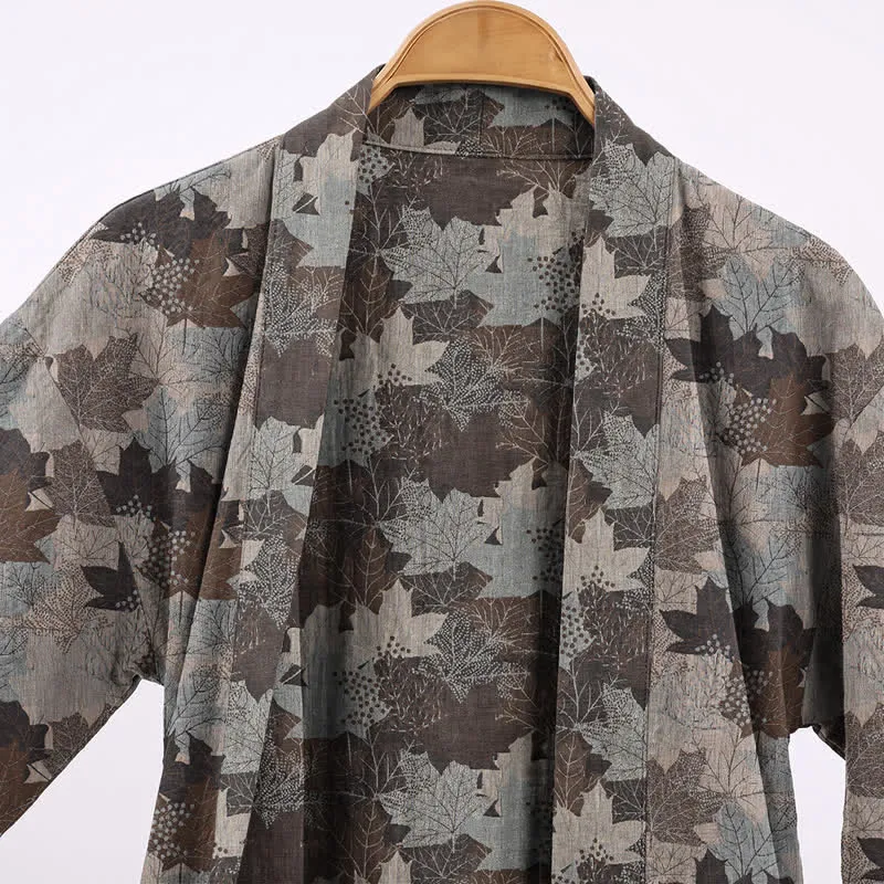 Kimono-Bademantel aus Baumwolle mit Ahornblattmuster für den Herbst
