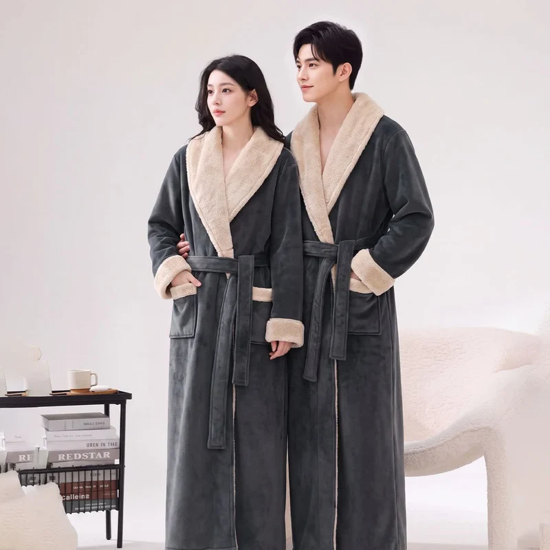 Gemütlicher Fleece-Bademantel mit Schalkragen