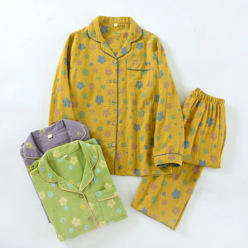 Loungewear-Set aus Baumwolle mit Blumenmuster und Paspelierung