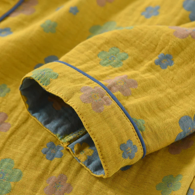 Loungewear-Set aus Baumwolle mit Blumenmuster und Paspelierung