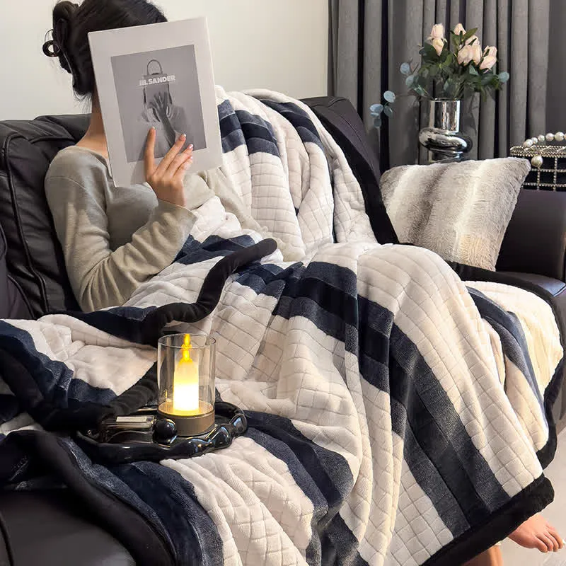 Weiche Kuscheldecke mit geometrischem Karomuster