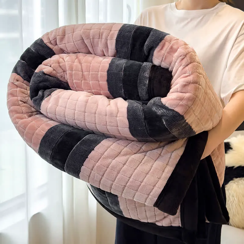 Weiche Kuscheldecke mit geometrischem Karomuster