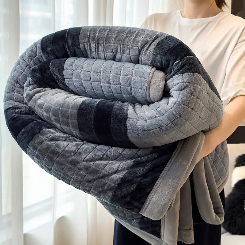 Weiche Kuscheldecke mit geometrischem Karomuster