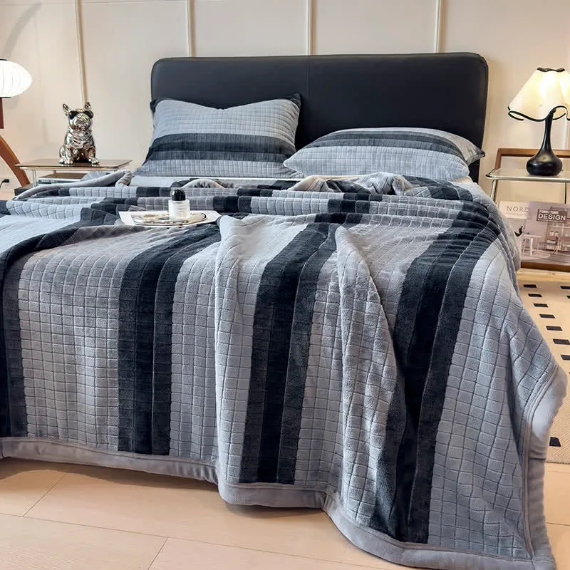 Weiche Kuscheldecke mit geometrischem Karomuster