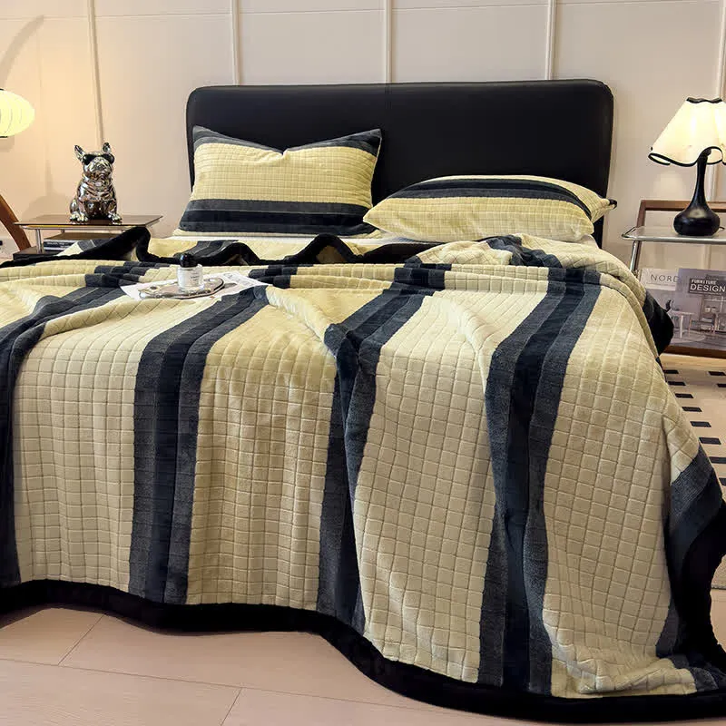 Weiche Kuscheldecke mit geometrischem Karomuster