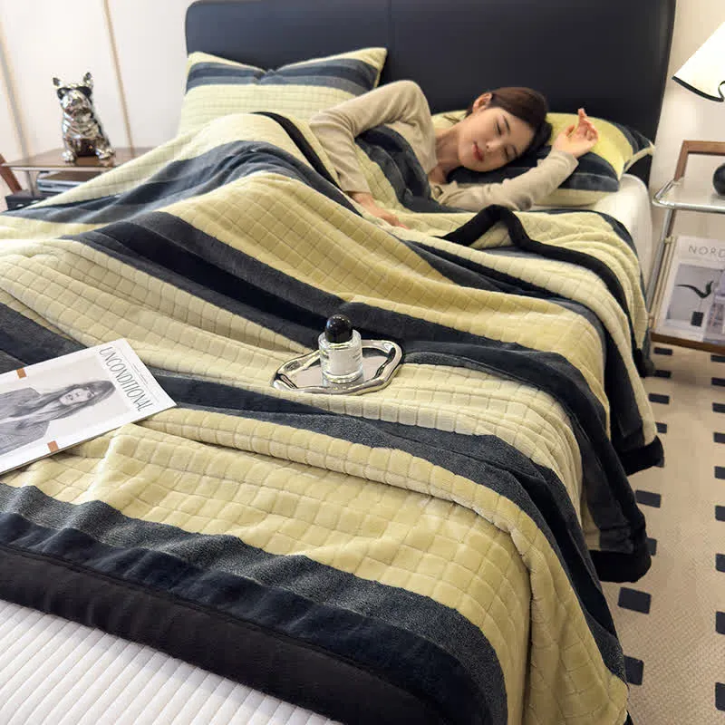 Weiche Kuscheldecke mit geometrischem Karomuster