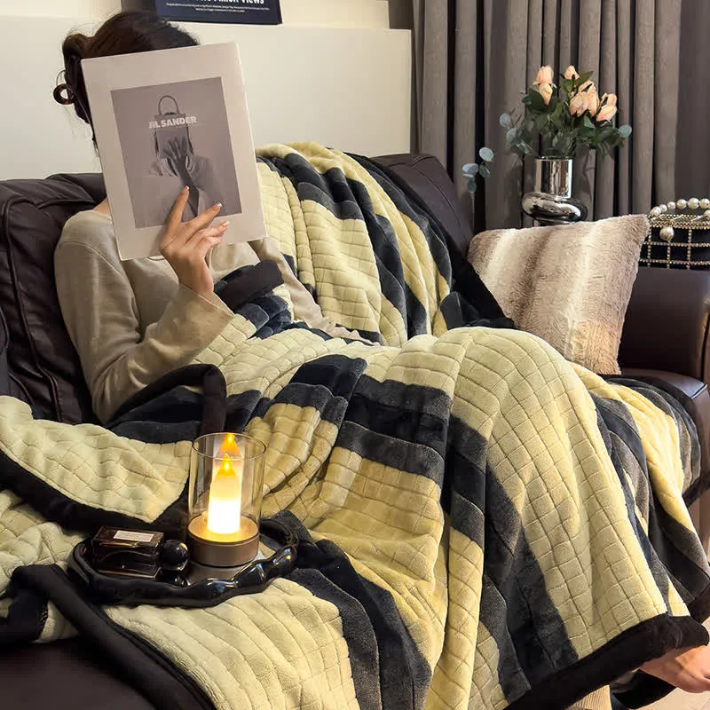 Weiche Kuscheldecke mit geometrischem Karomuster