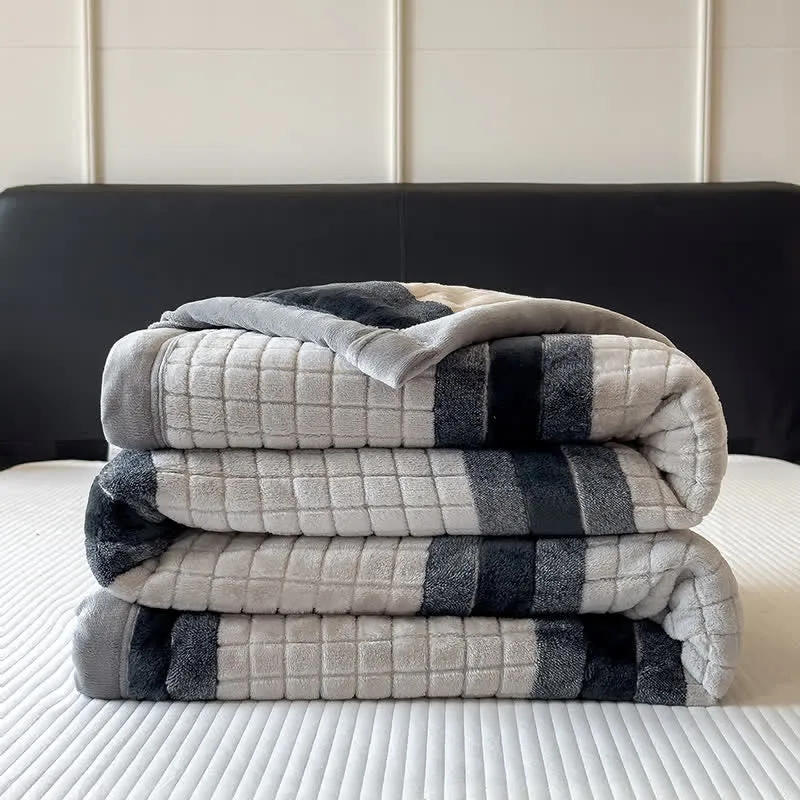 Weiche Kuscheldecke mit geometrischem Karomuster