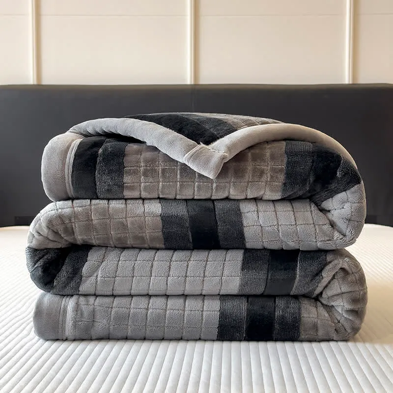 Weiche Kuscheldecke mit geometrischem Karomuster