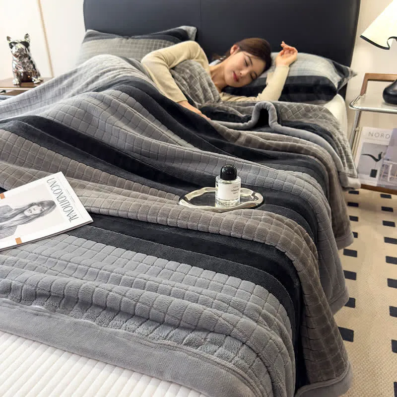 Weiche Kuscheldecke mit geometrischem Karomuster