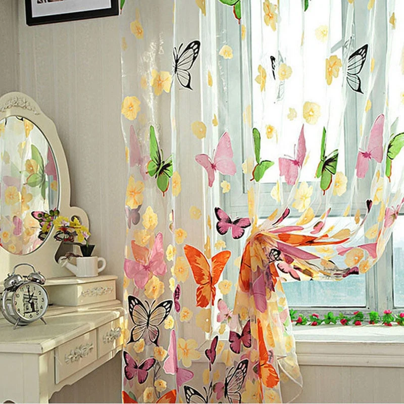 Voile Gardine mit bunten Schmetterlingen