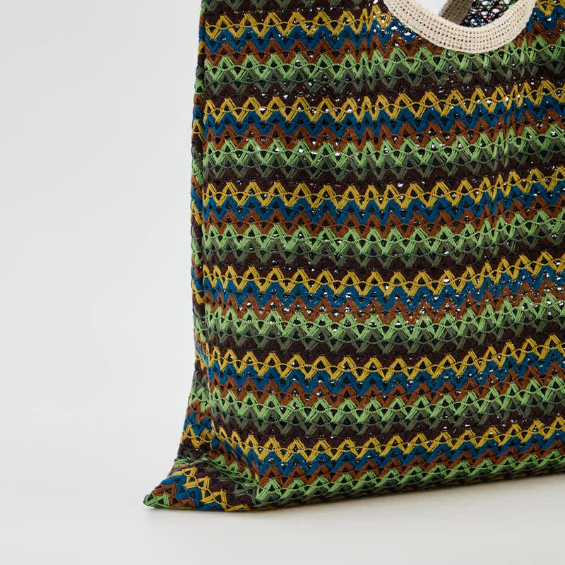 Grüne Schultertasche mit Wellenstreifen