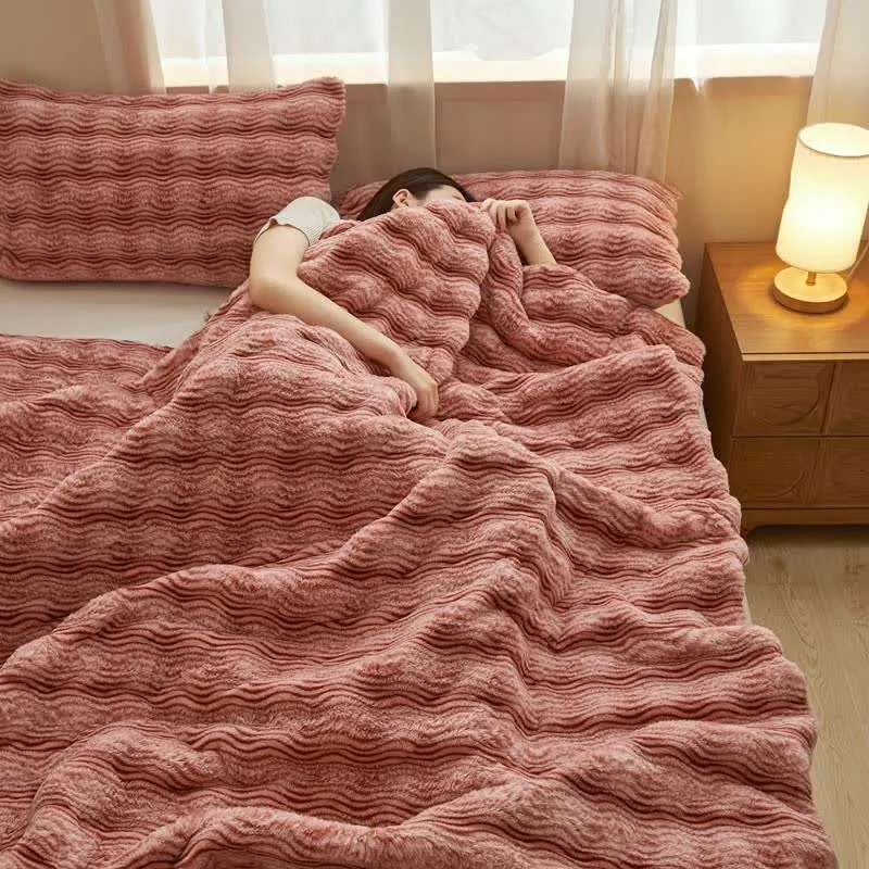 Weiche, flauschige Plüschdecke mit Wellenmuster