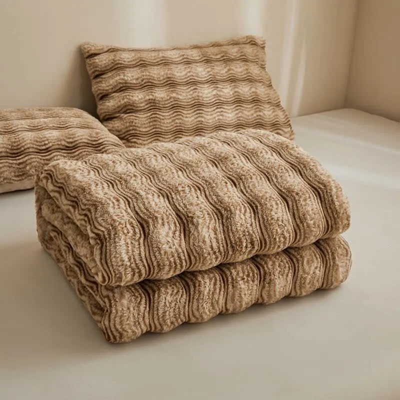 Weiche, flauschige Plüschdecke mit Wellenmuster