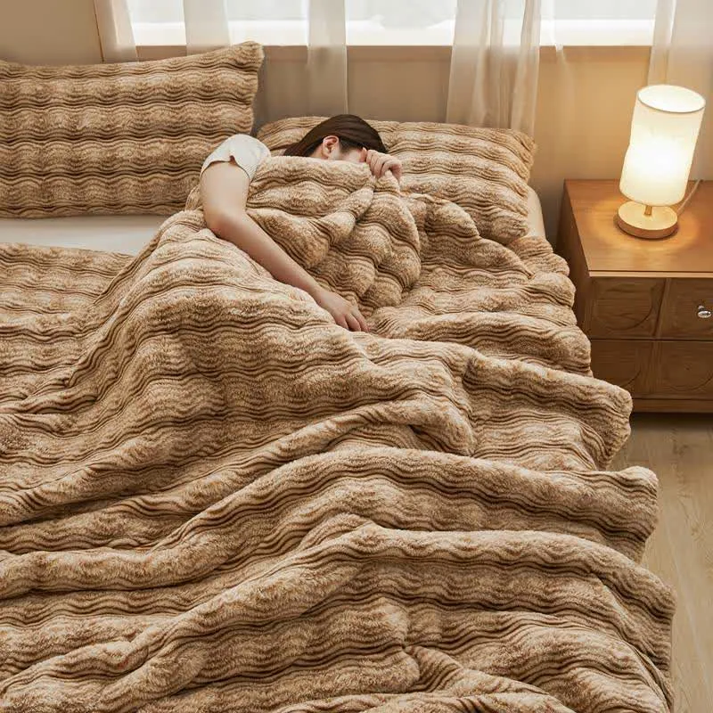 Weiche, flauschige Plüschdecke mit Wellenmuster