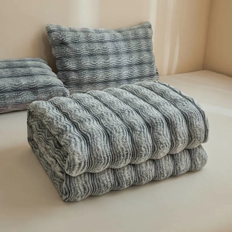 Weiche, flauschige Plüschdecke mit Wellenmuster