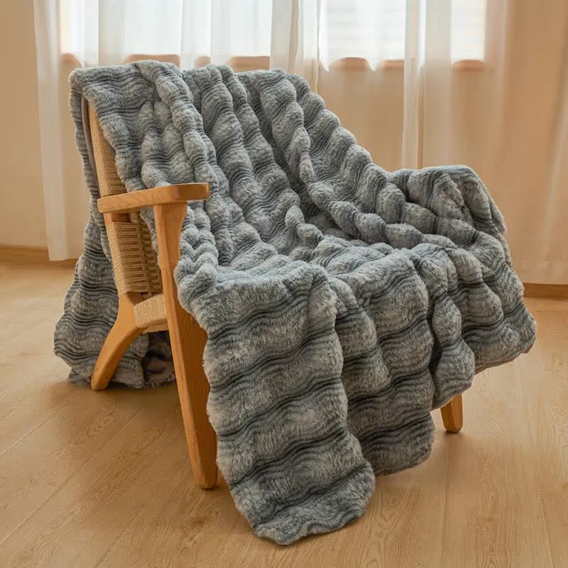 Weiche, flauschige Plüschdecke mit Wellenmuster