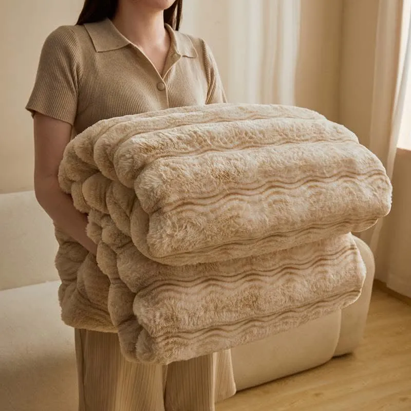Weiche, flauschige Plüschdecke mit Wellenmuster