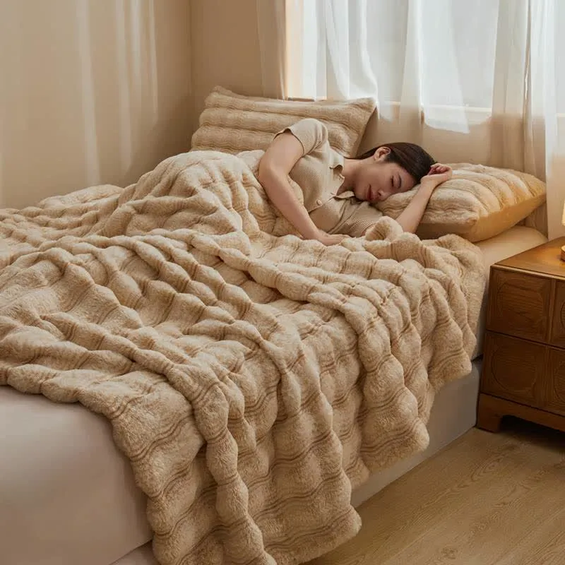 Weiche, flauschige Plüschdecke mit Wellenmuster