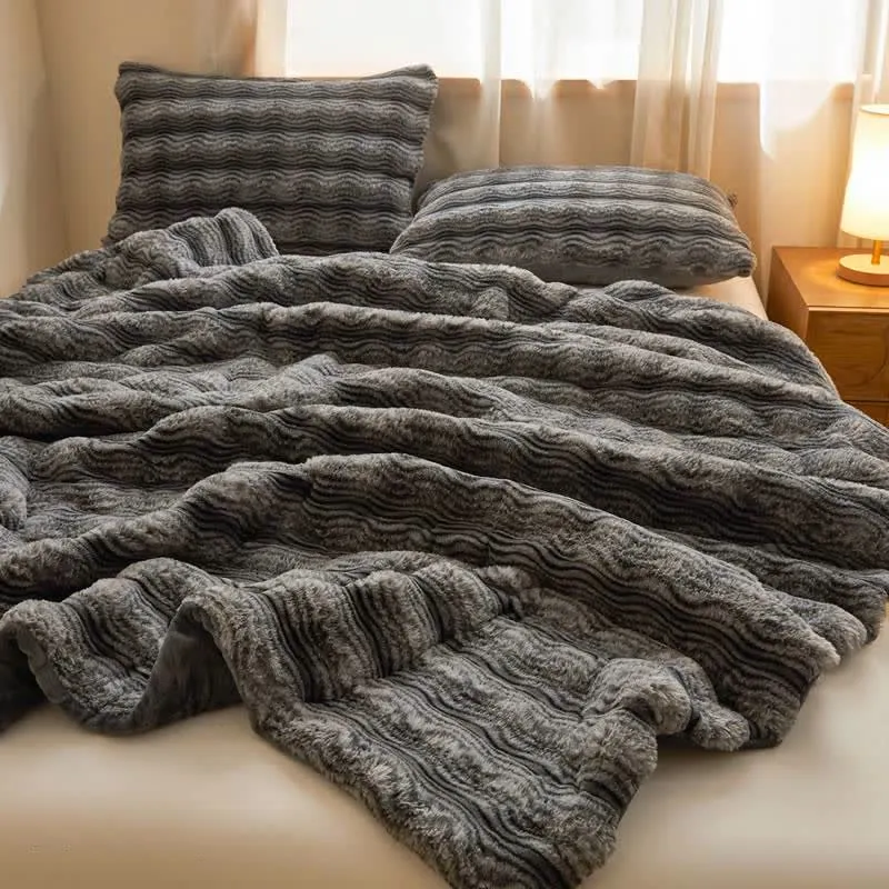 Weiche, flauschige Plüschdecke mit Wellenmuster