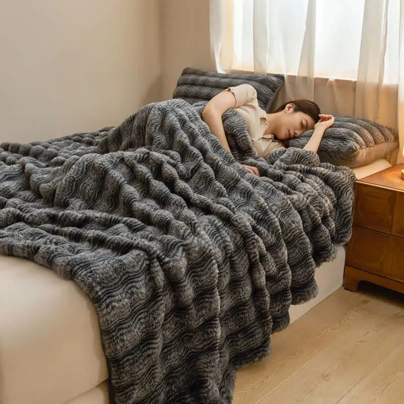 Weiche, flauschige Plüschdecke mit Wellenmuster
