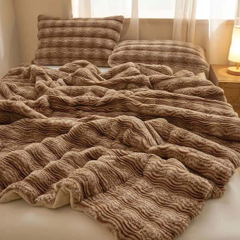 Weiche, flauschige Plüschdecke mit Wellenmuster