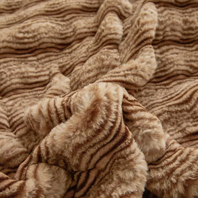 Weiche, flauschige Plüschdecke mit Wellenmuster