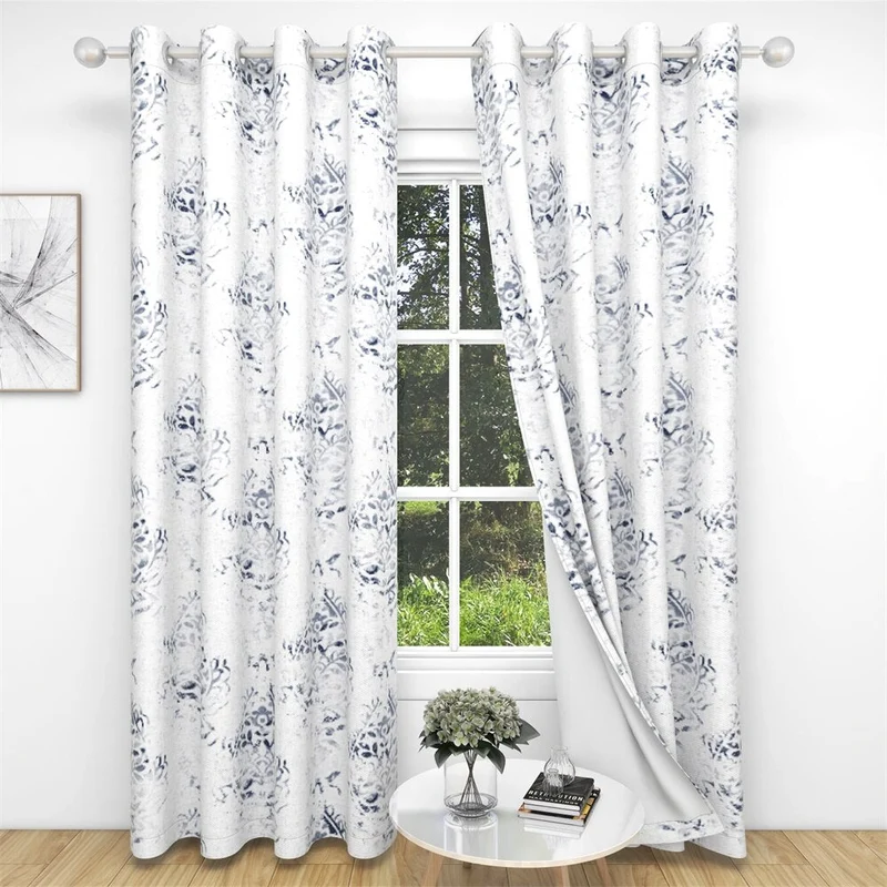 Eleganter Vorhang mit abstraktem Muster