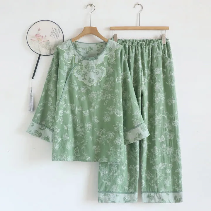 Elegantes Pyjama-Set aus Baumwollgaze mit Froschknöpfen